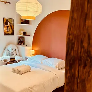 Appartement Au Coeur De Montmartre!, Paris